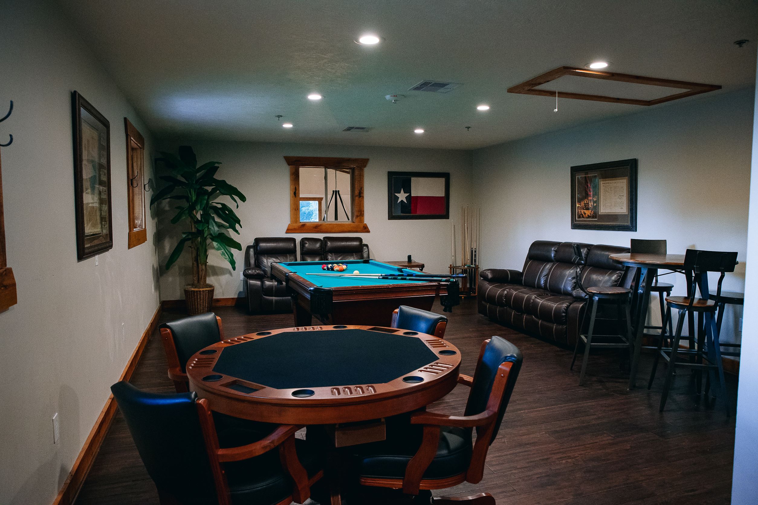 Groom's Lounge